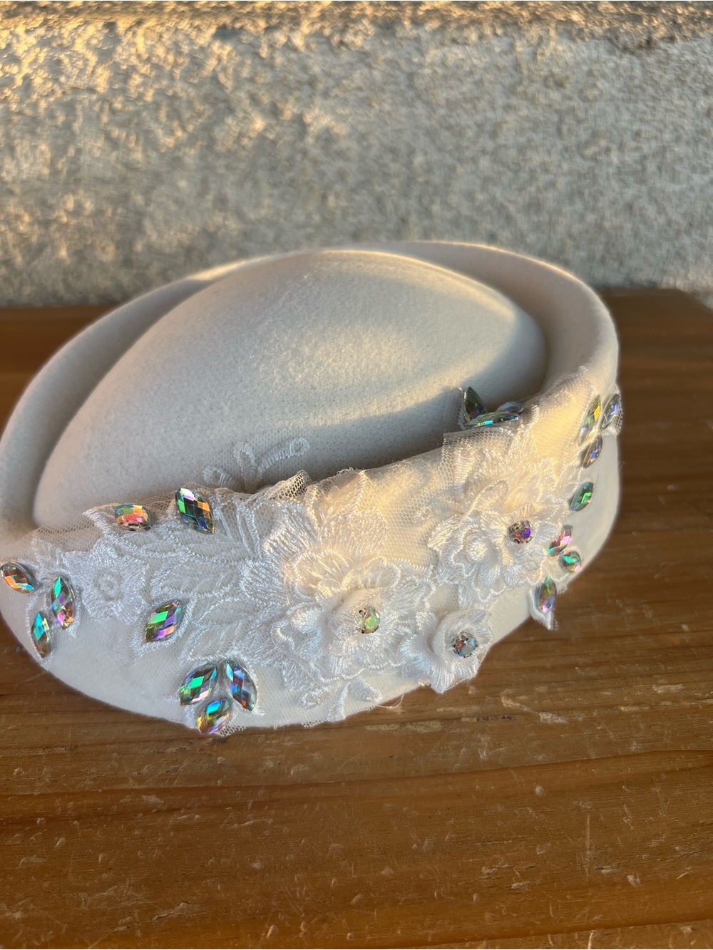 Elegant White Floral Jewel Pill Box Hat